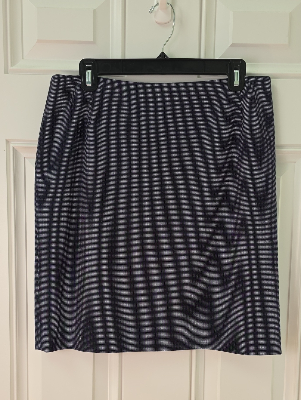 Akris Punto Lined Navy Micro-Dot Pattern Skirt. Size 8
